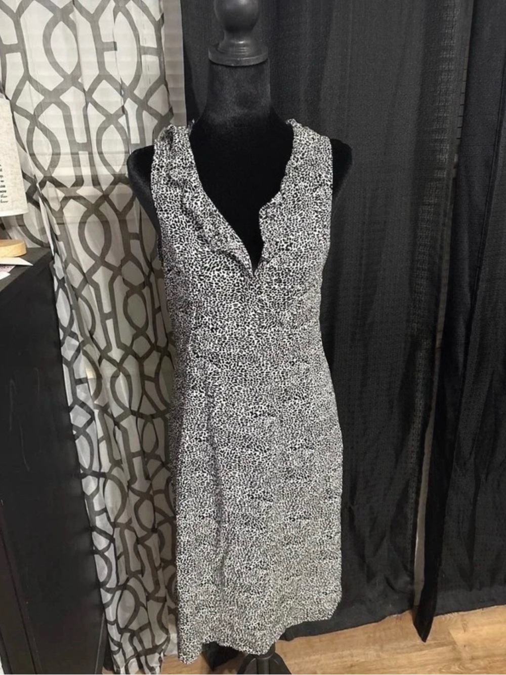 Black & White Sleeveless V-Neck Midi Dress